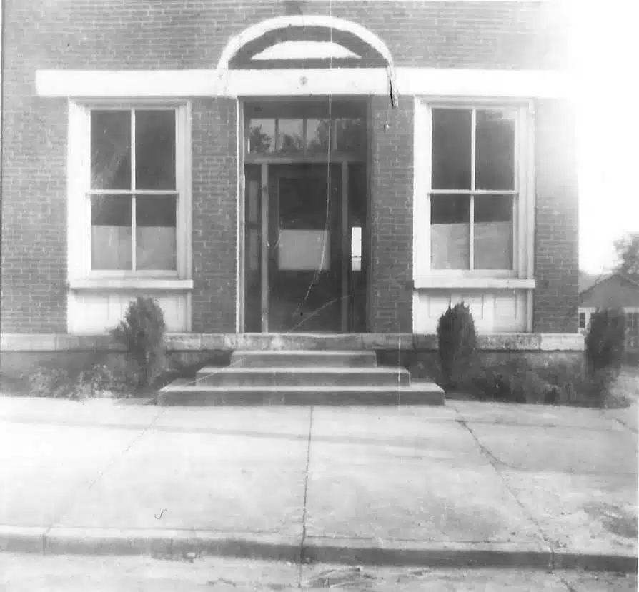 Photo: La Claire House front entrance in 1949. Courtesy of Archives of the Sisters of St. Francis.