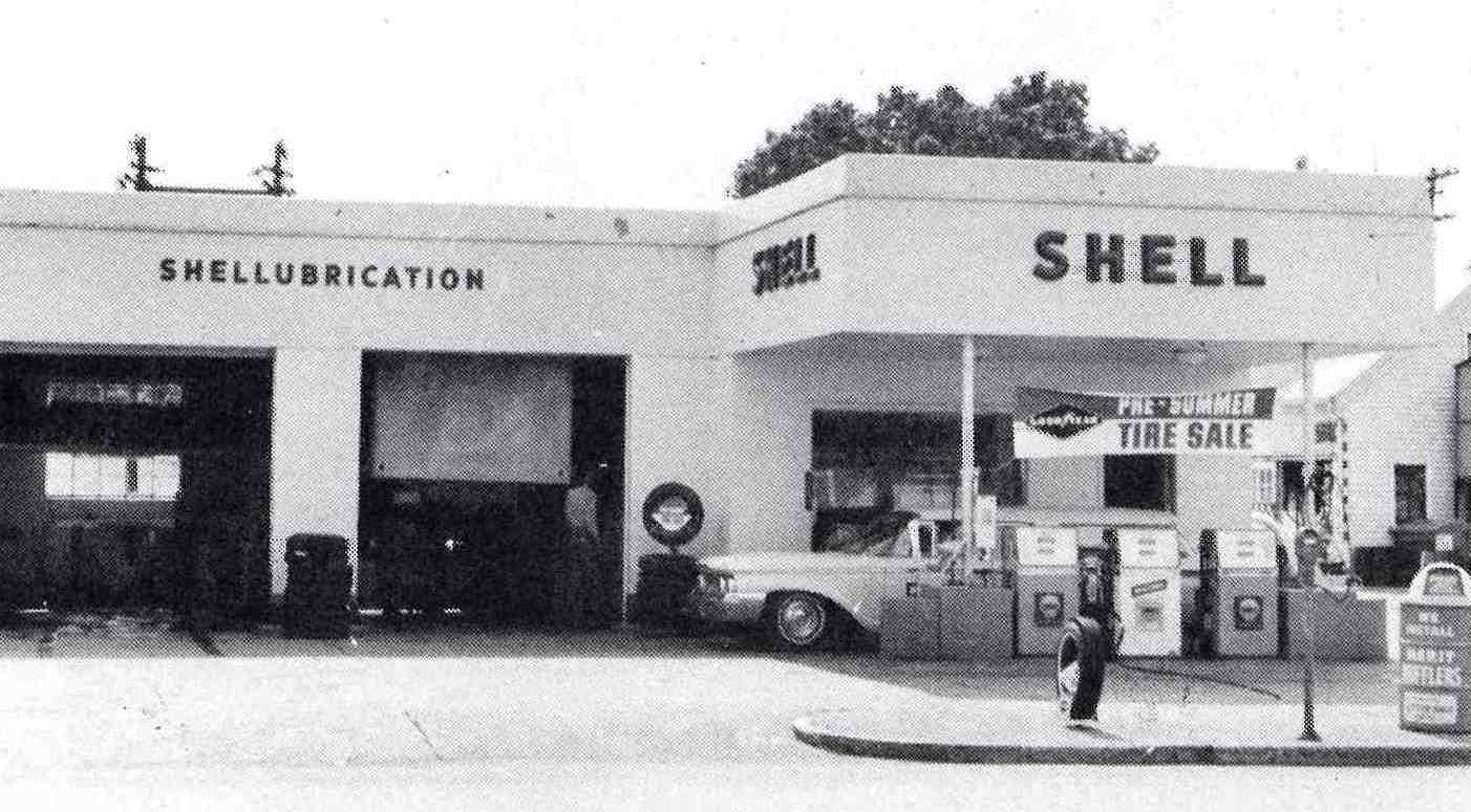 Photo with caption: Vonderheide’s Shell Station as it looked in 1965. From the Brooklet, FCPLD collection.